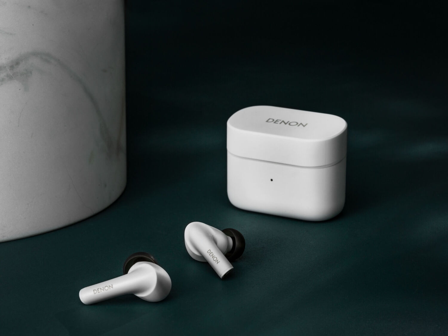 AHC-630W, White, dynamic