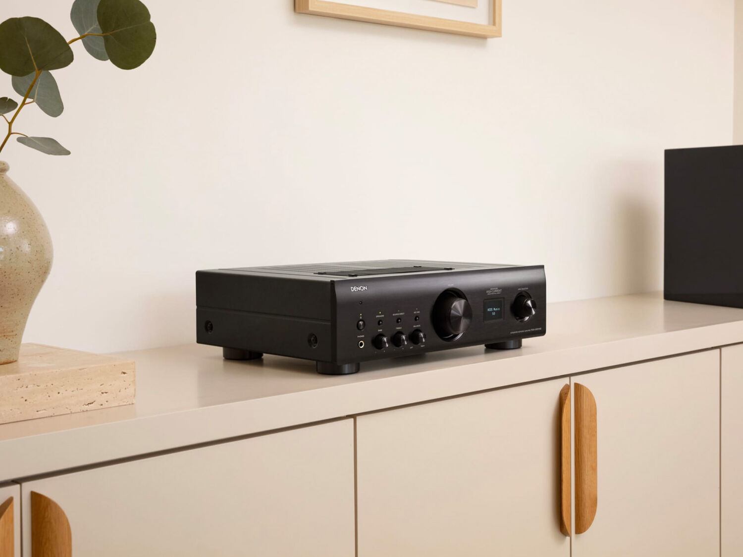 PMA-900HNE, Black, dynamic